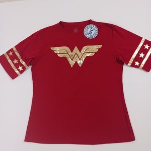 New Wonder Woman DC Comic Red t-shirt size Medium NWT